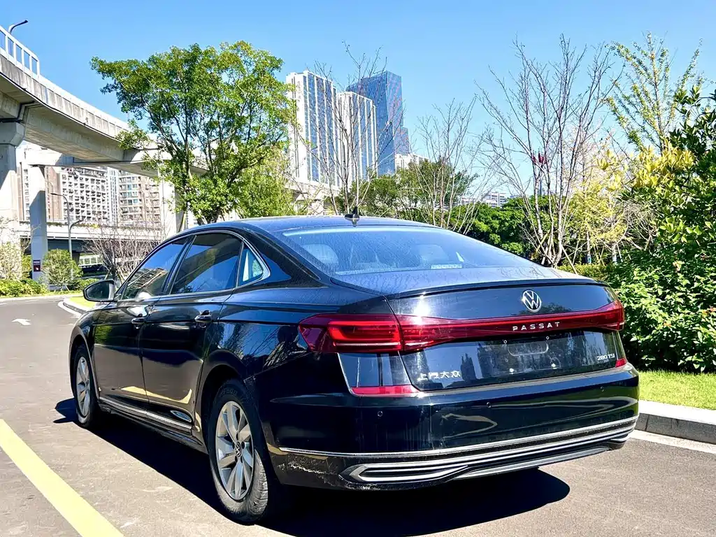 Volkswagen Passat — фото 10