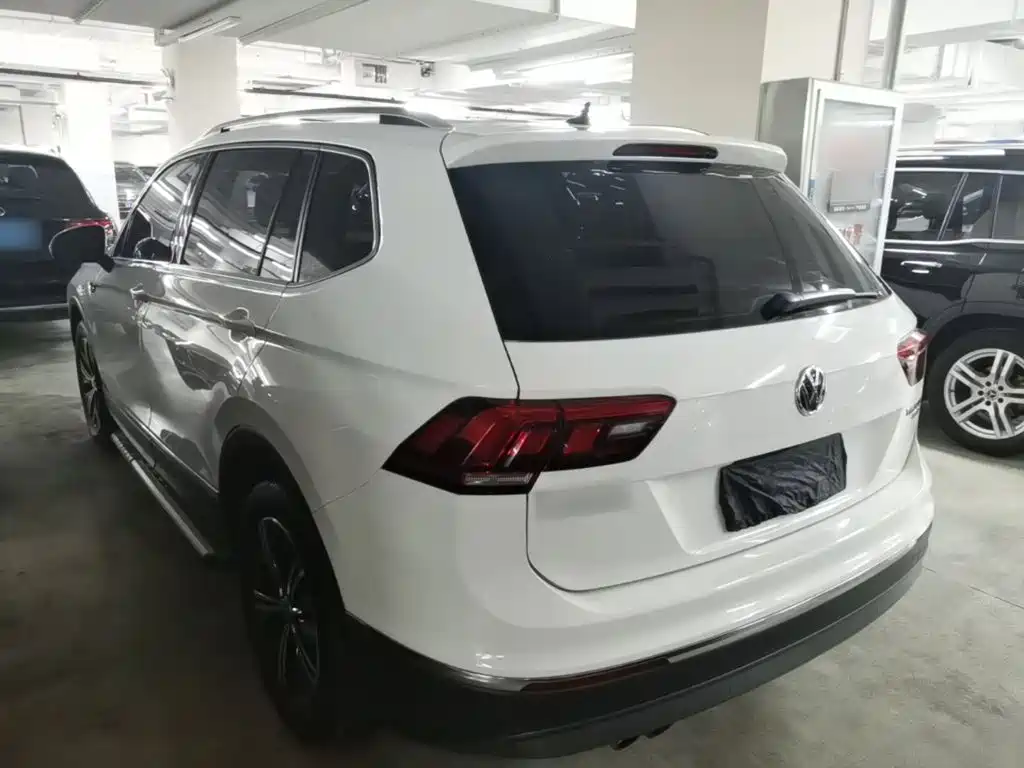 Volkswagen Tiguan L — фото 5