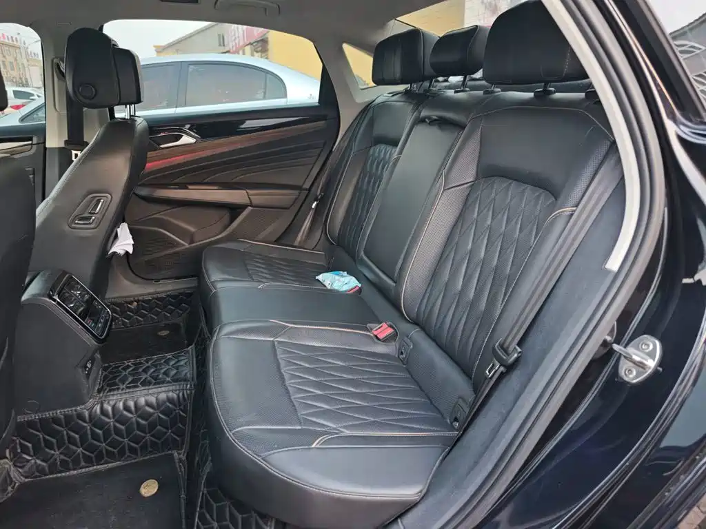 Volkswagen Passat — фото 17