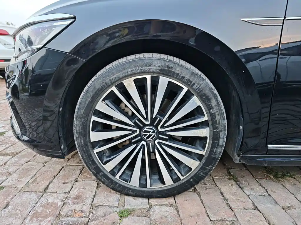 Volkswagen Passat — фото 23