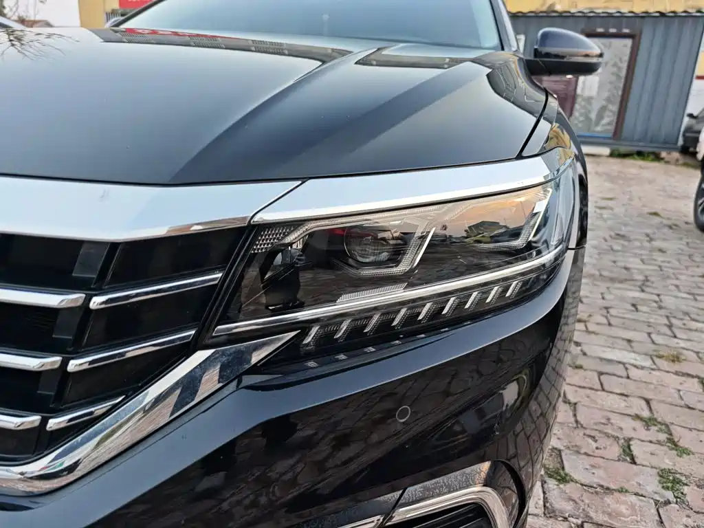 Volkswagen Passat — фото 24