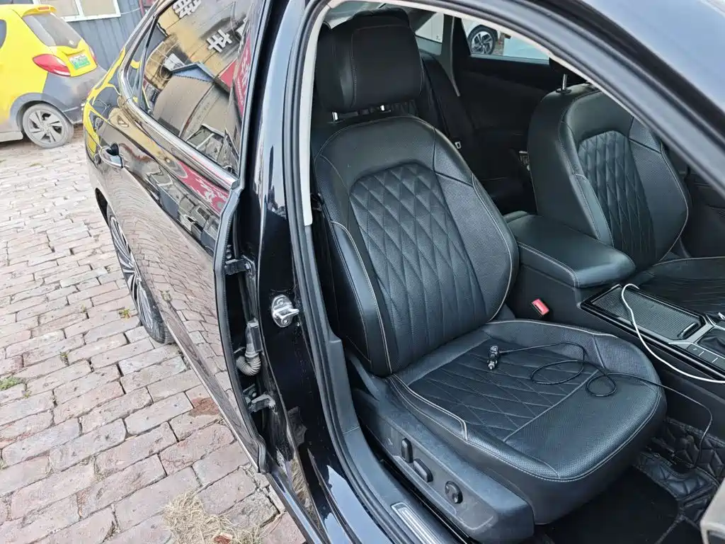 Volkswagen Passat — фото 25