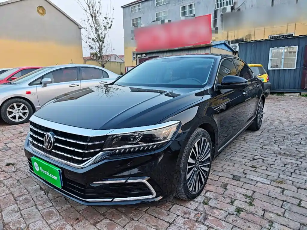 Volkswagen Passat — фото 1