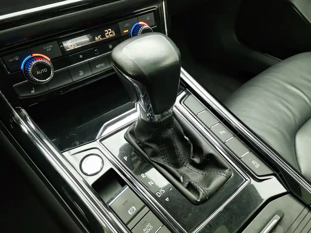 Volkswagen Phideon — фото 13