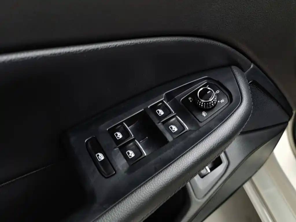 Volkswagen Phideon — фото 9