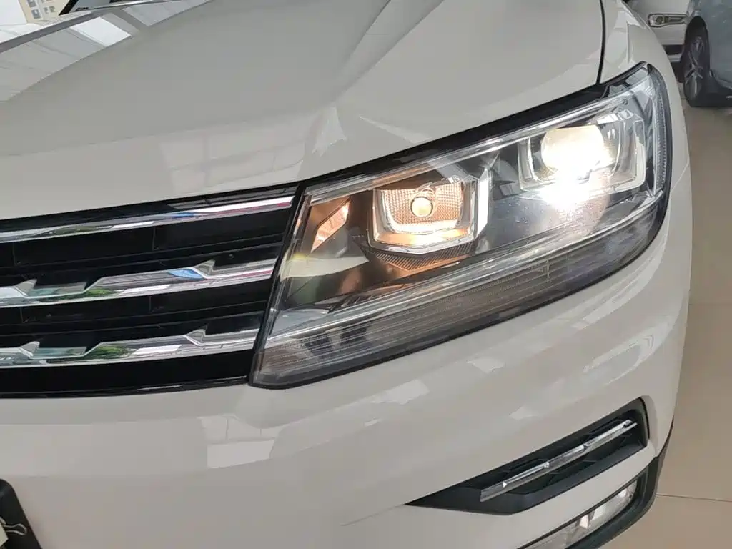Volkswagen Tiguan L — фото 24