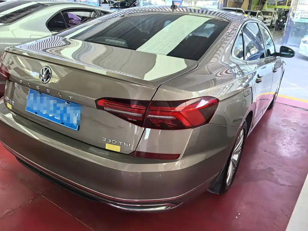 Volkswagen Passat — фото 6