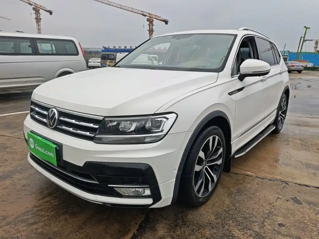 Volkswagen Tiguan L — фото 1