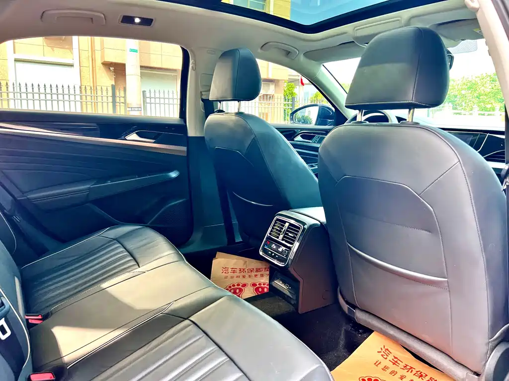 Volkswagen Passat — фото 13