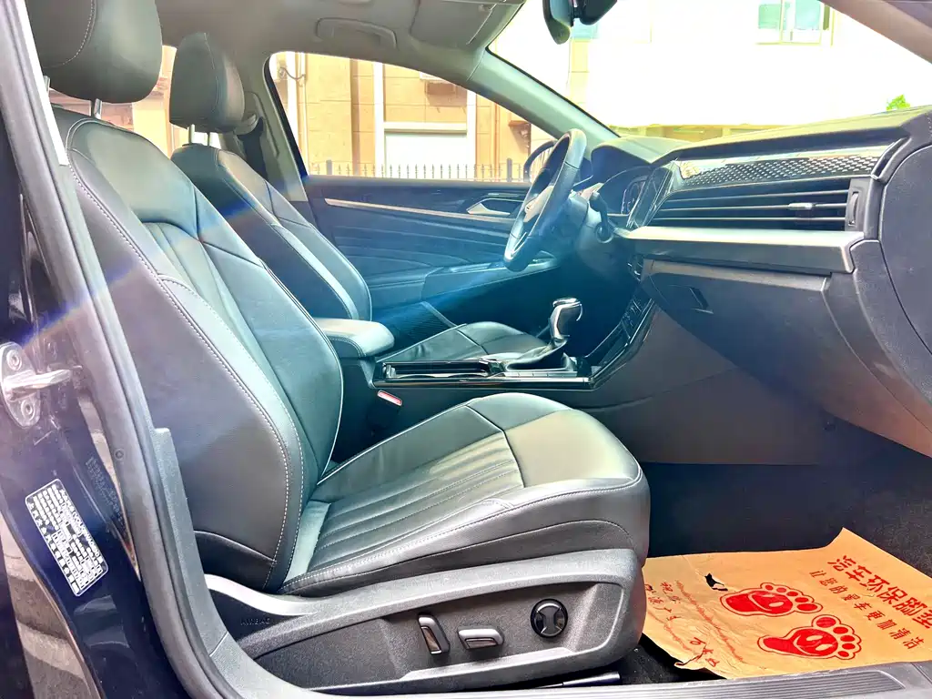 Volkswagen Passat — фото 14
