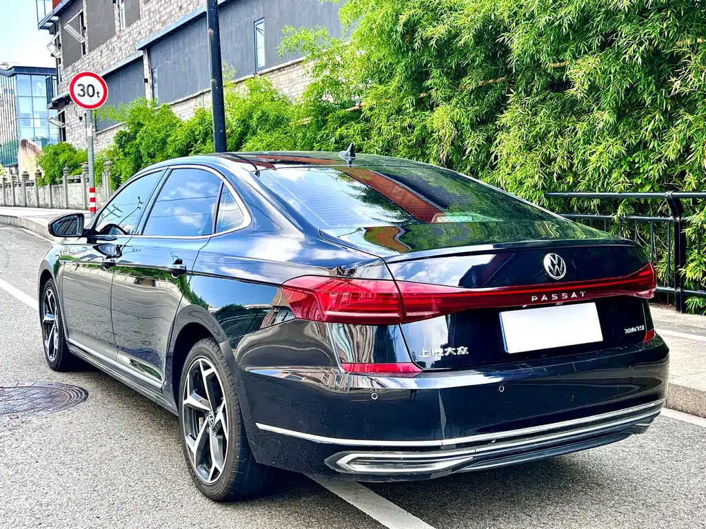 Volkswagen Passat — фото 8
