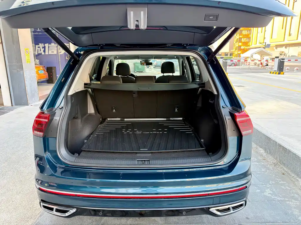 Volkswagen Tiguan L — фото 5