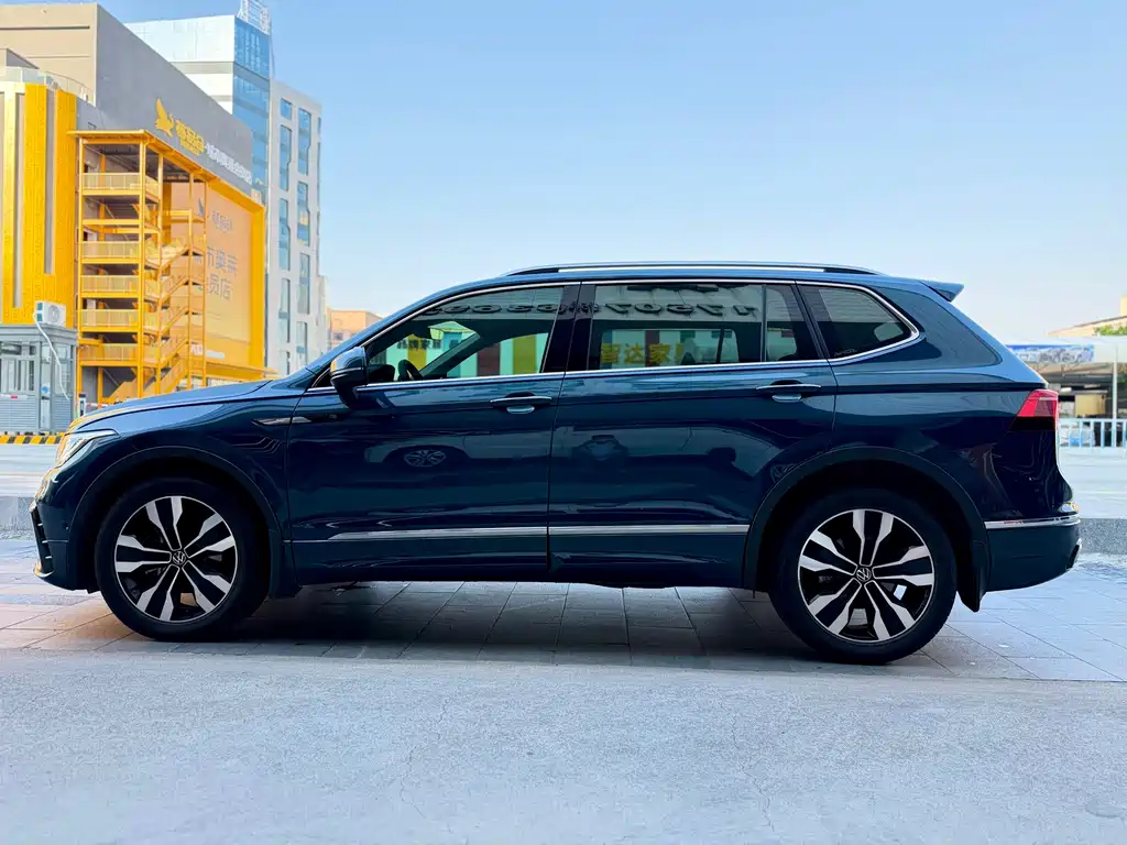 Volkswagen Tiguan L — фото 6