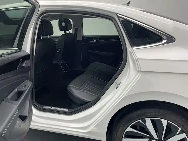 Volkswagen Passat — фото 8