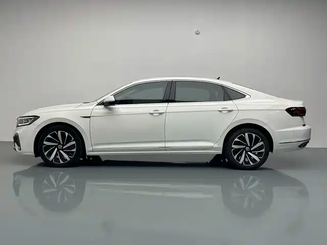 Volkswagen Passat — фото 10