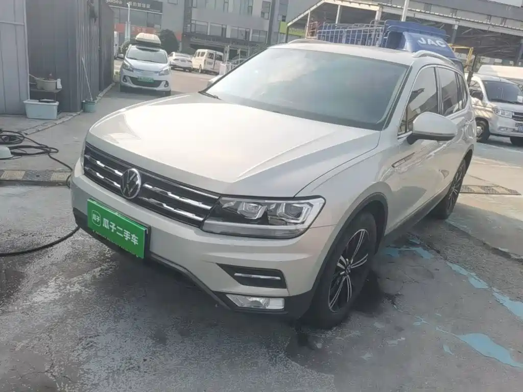 Volkswagen Tiguan L — фото 2