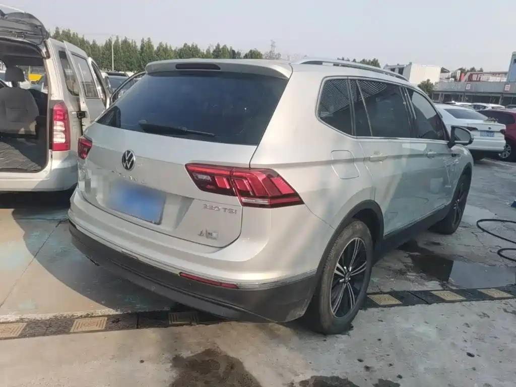 Volkswagen Tiguan L — фото 7