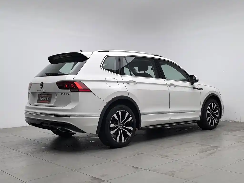 Volkswagen Tiguan L — фото 2