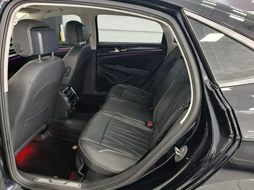 Volkswagen Passat — фото 9