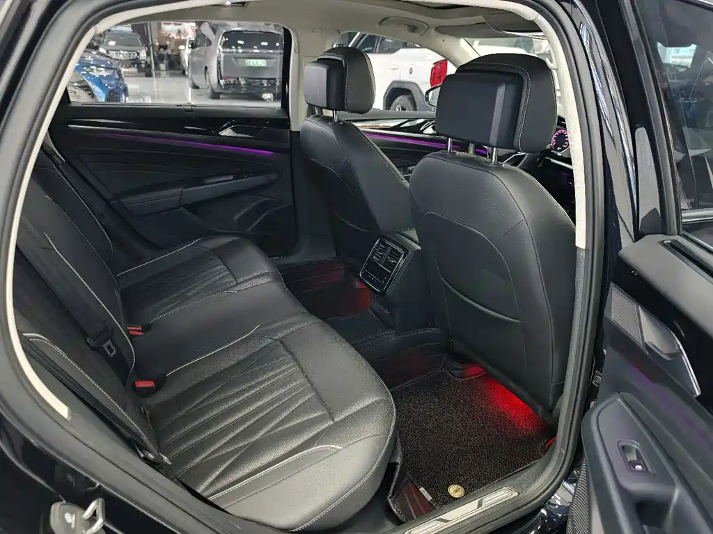 Volkswagen Passat — фото 10