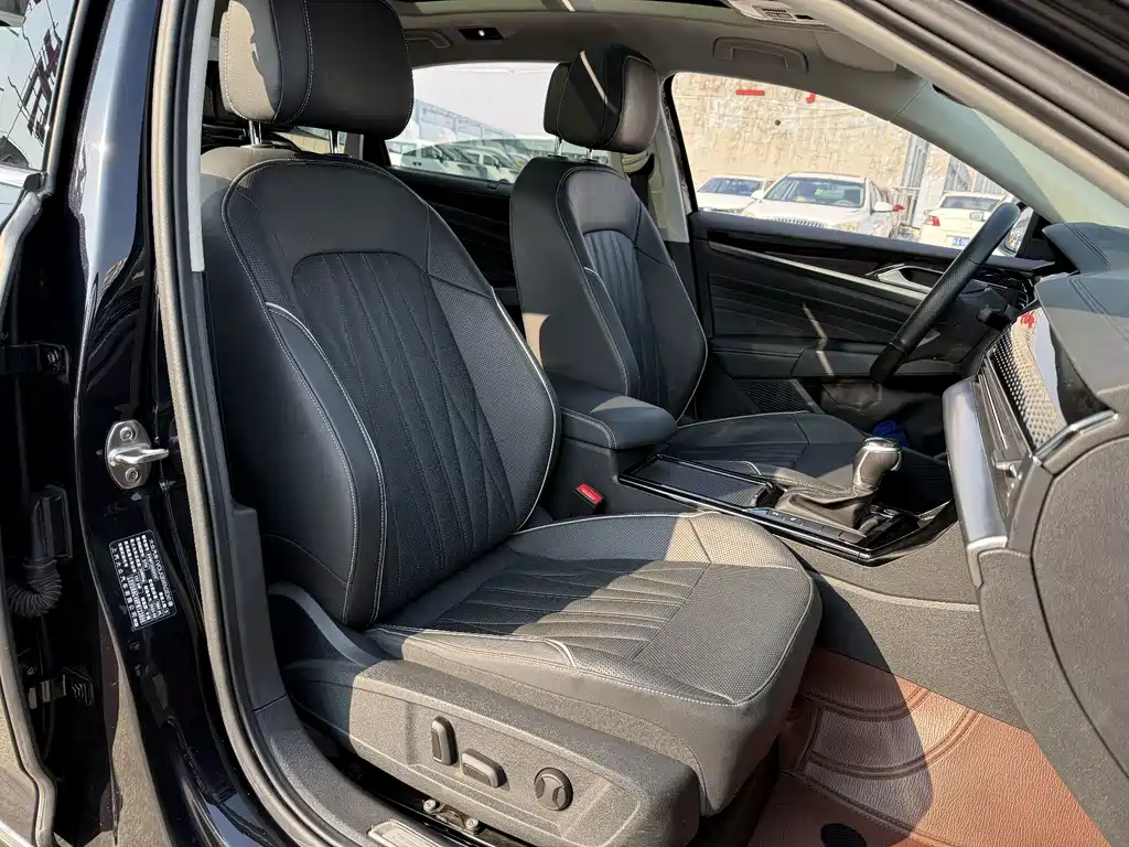 Volkswagen Passat — фото 11