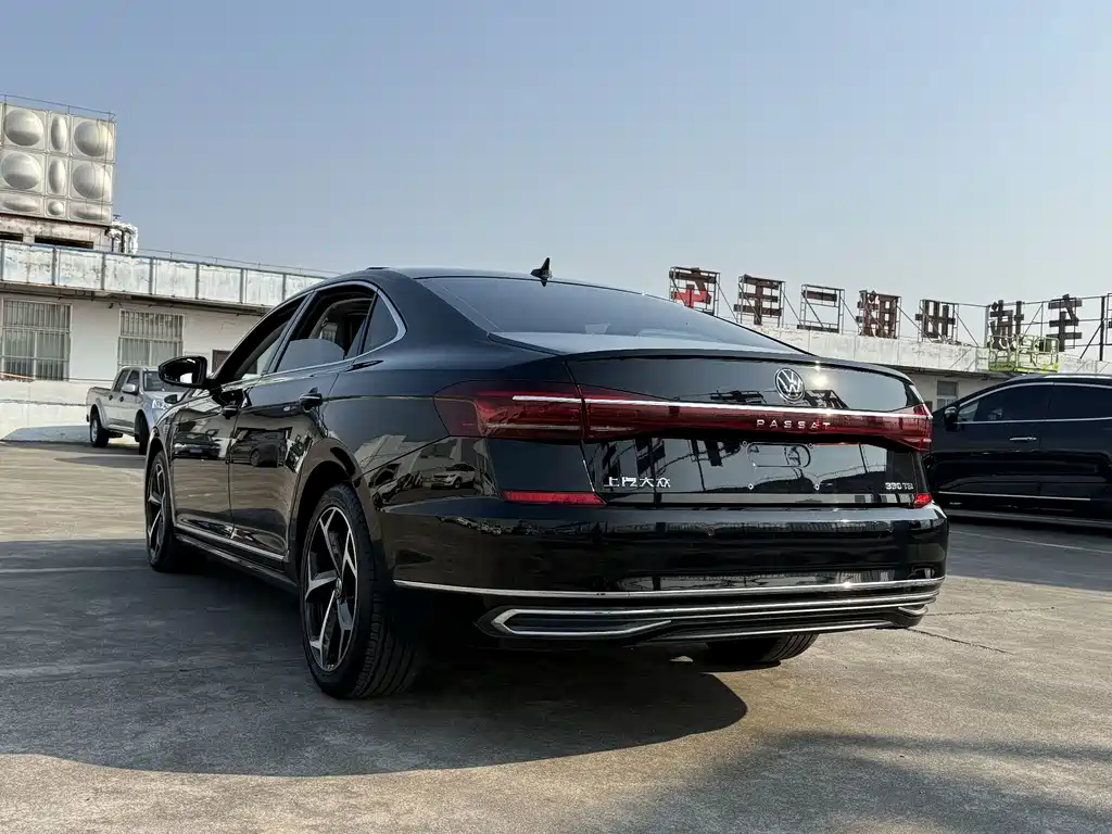 Volkswagen Passat — фото 13