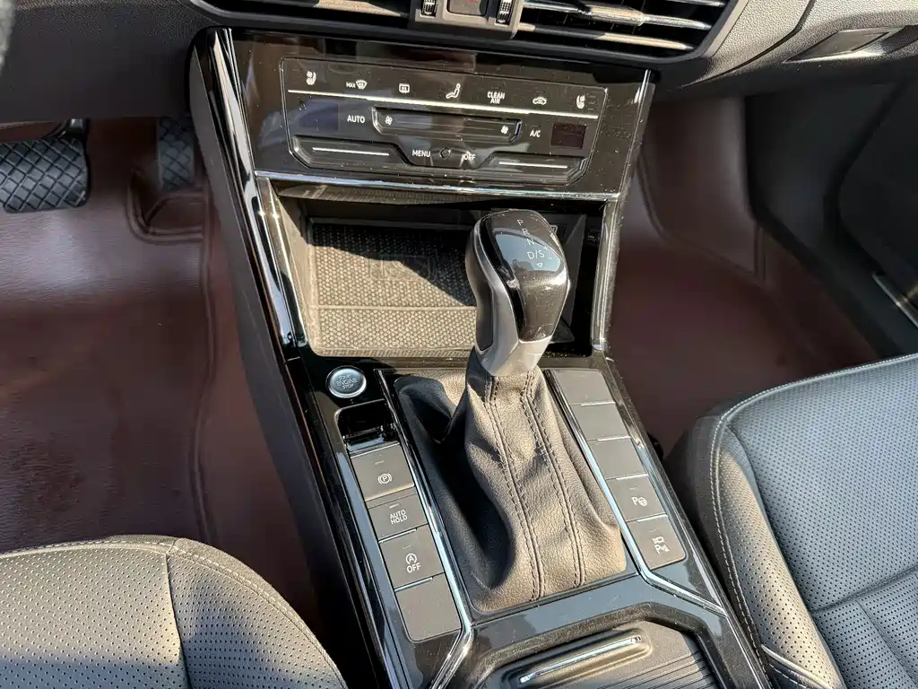 Volkswagen Passat — фото 14
