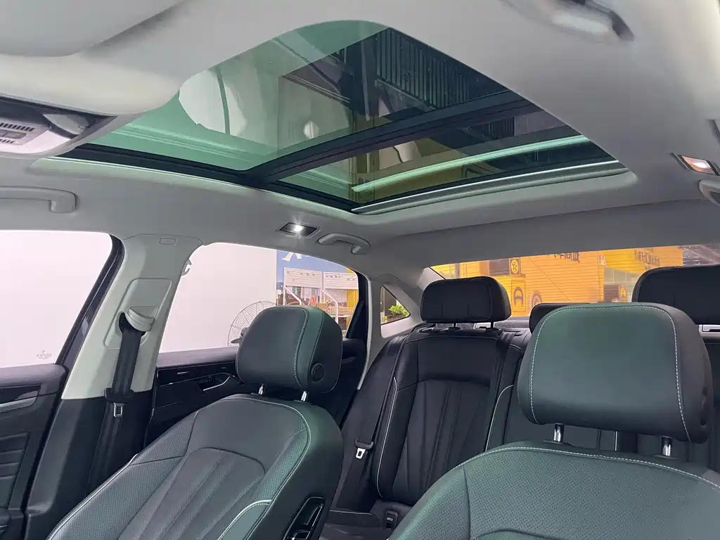 Volkswagen Passat — фото 13