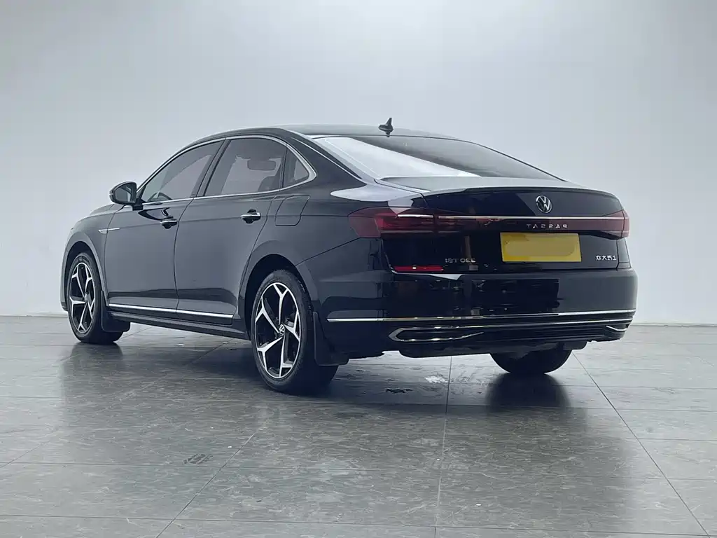 Volkswagen Passat — фото 21