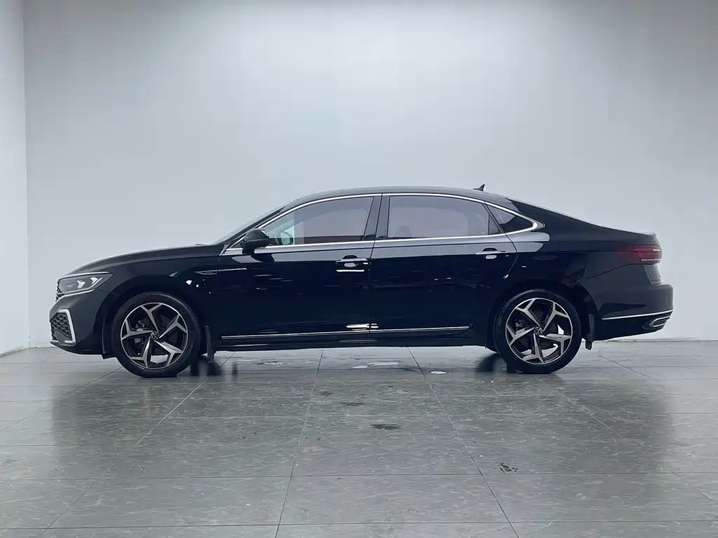 Volkswagen Passat — фото 6