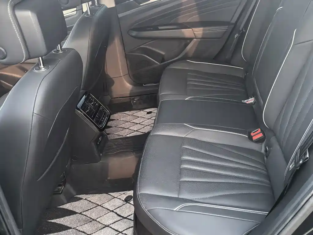 Volkswagen Passat — фото 6