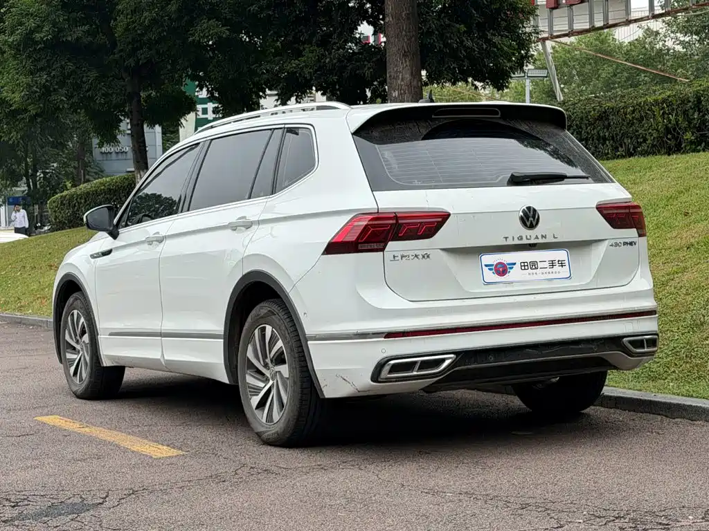 Volkswagen Tiguan L PHEV — фото 4