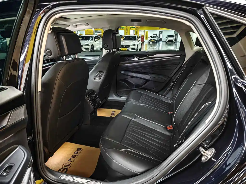 Volkswagen Passat — фото 8