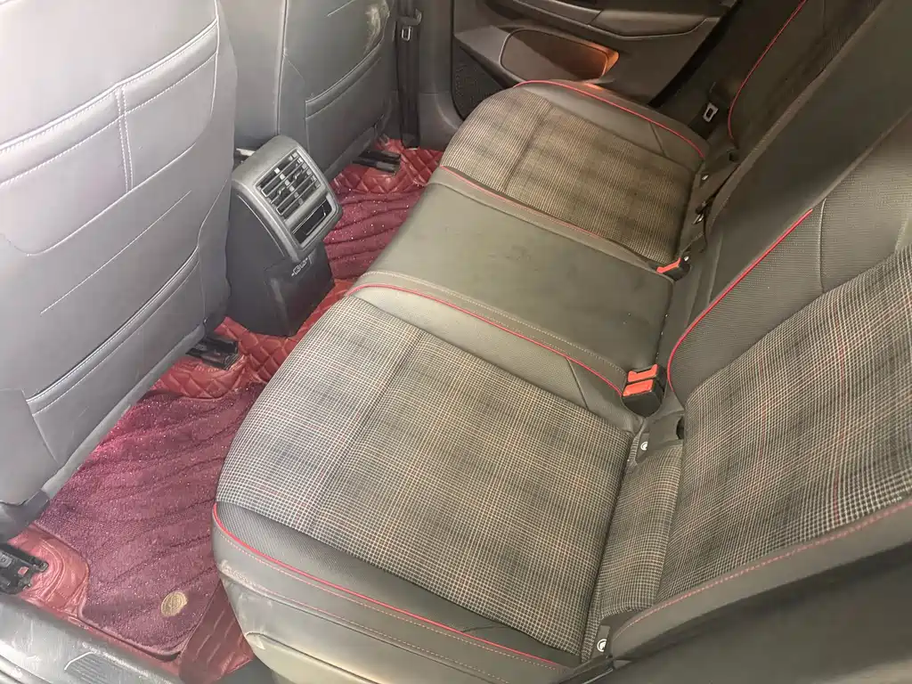 Volkswagen Golf GTI — фото 5