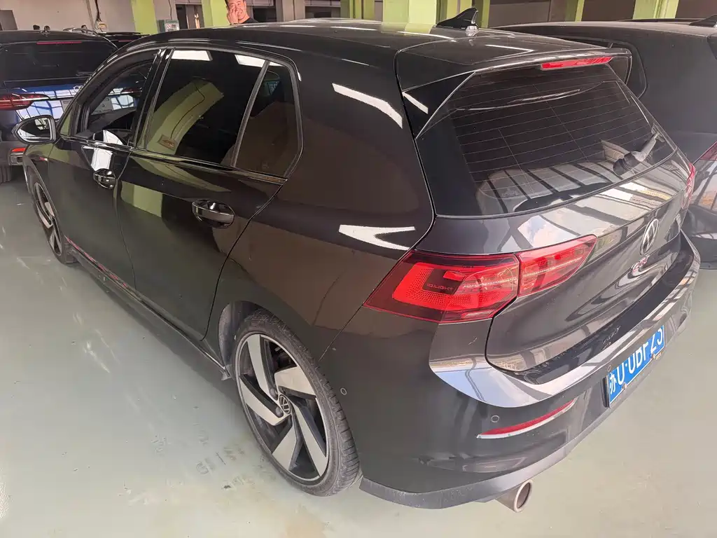 Volkswagen Golf GTI — фото 6