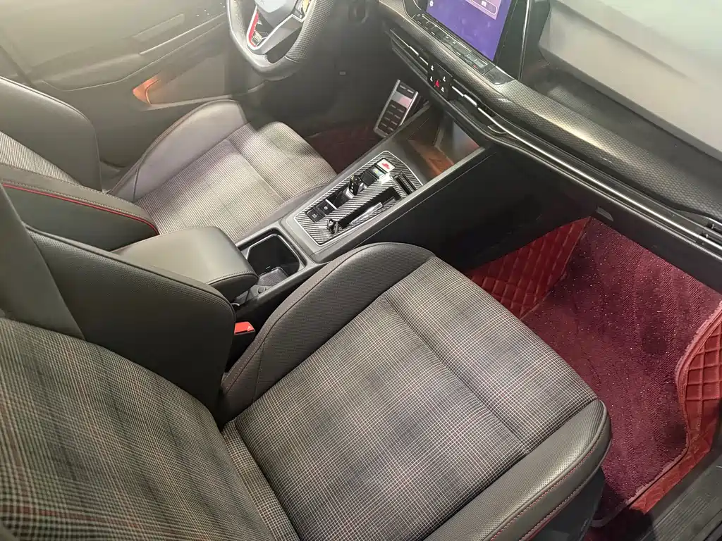Volkswagen Golf GTI — фото 9
