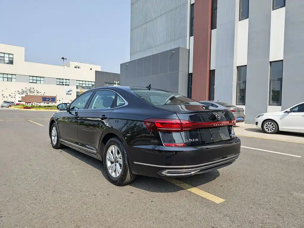 Volkswagen Passat PHEV — фото 7