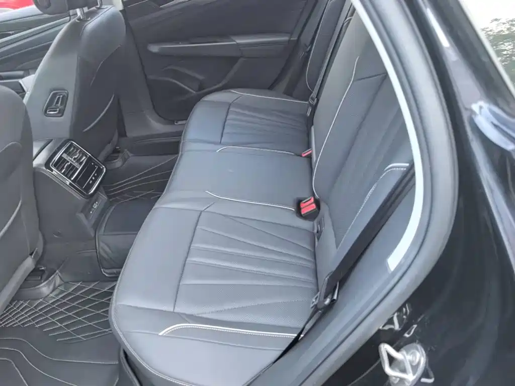 Volkswagen Passat — фото 17