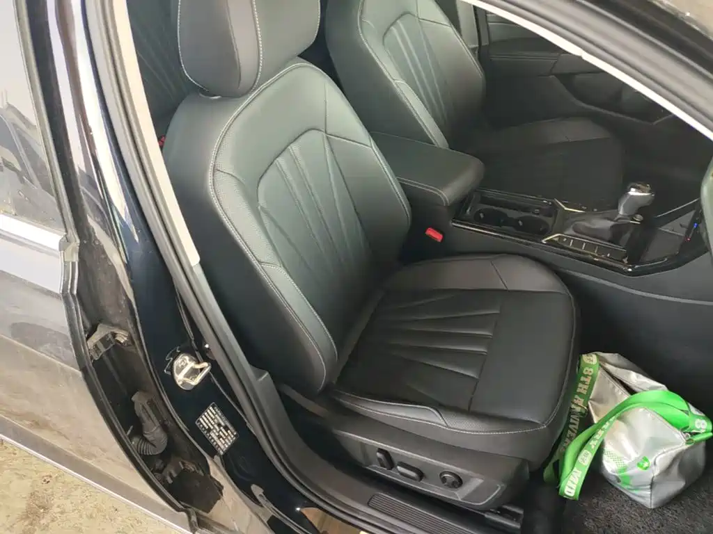 Volkswagen Passat — фото 25