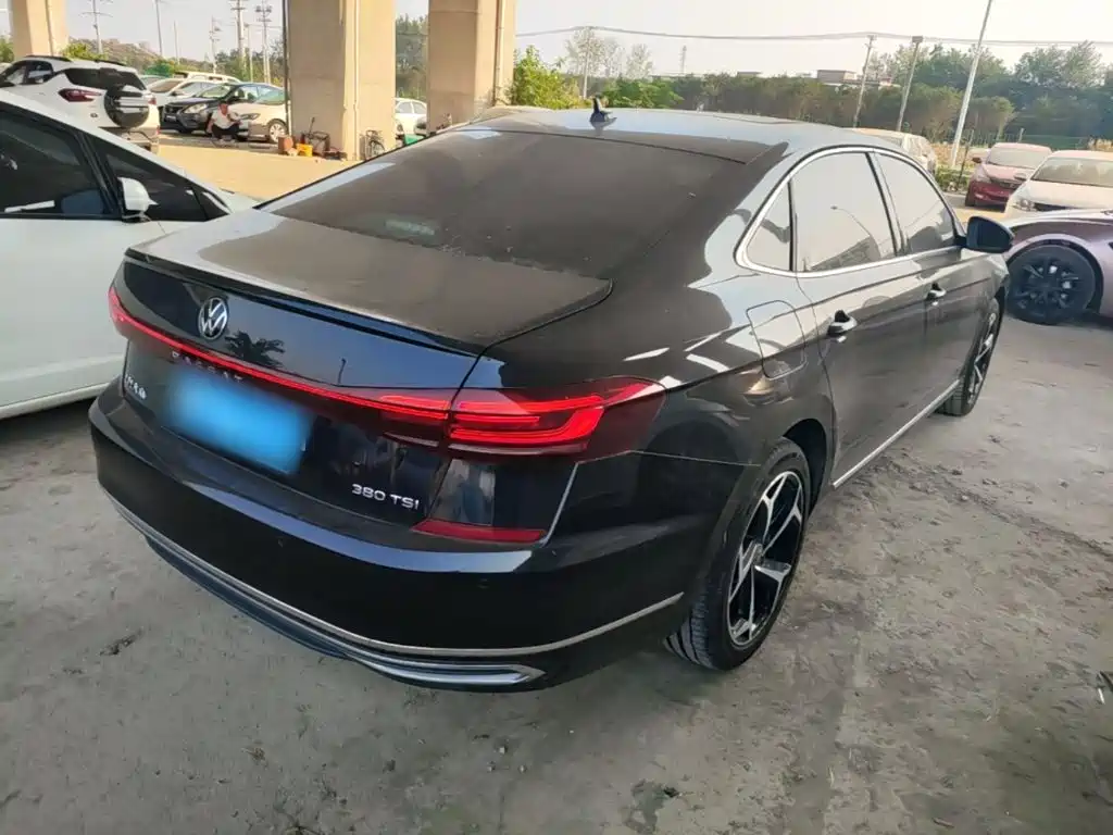 Volkswagen Passat — фото 7