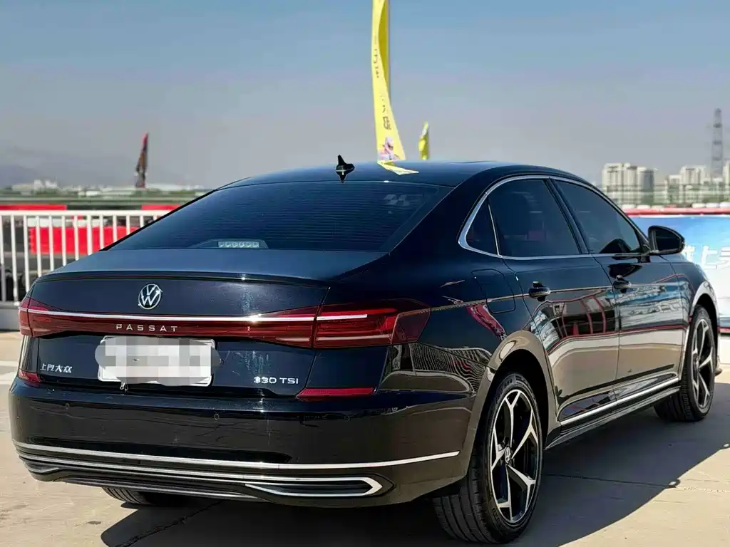 Volkswagen Passat — фото 6