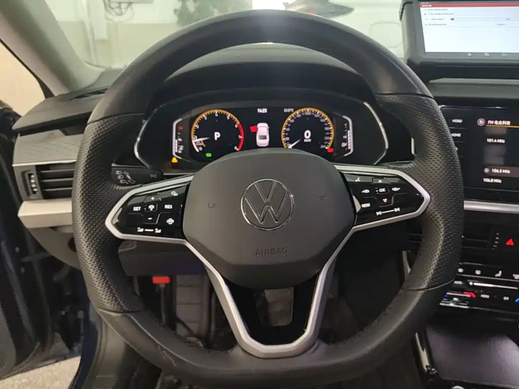 Volkswagen Passat — фото 11