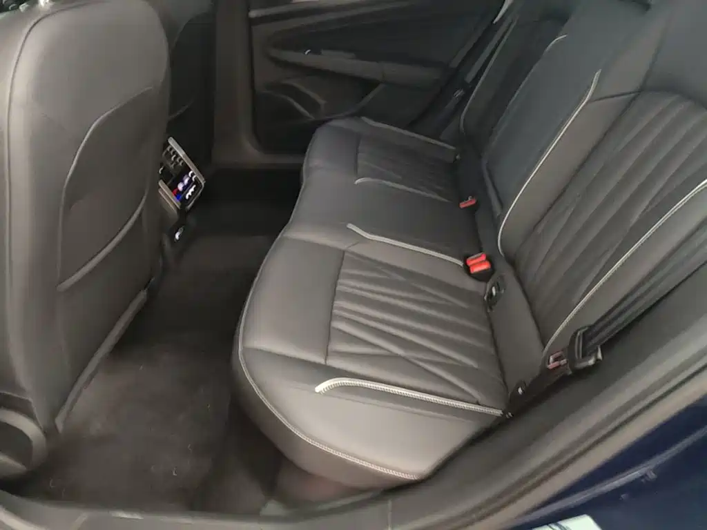 Volkswagen Passat — фото 17