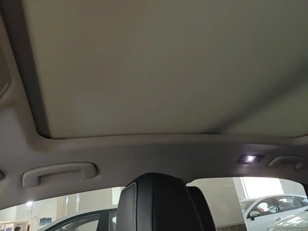 Volkswagen Passat — фото 18