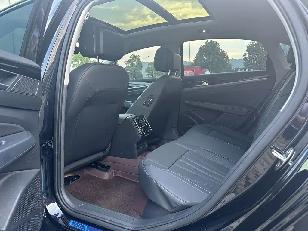 Volkswagen Passat — фото 5