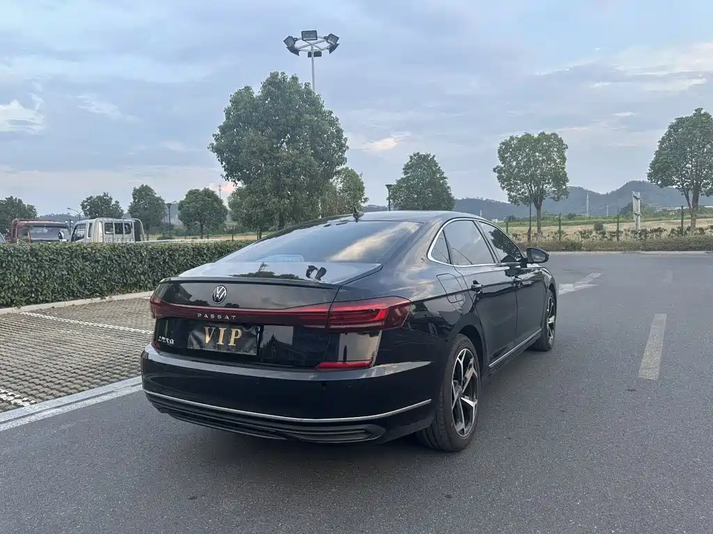 Volkswagen Passat — фото 8
