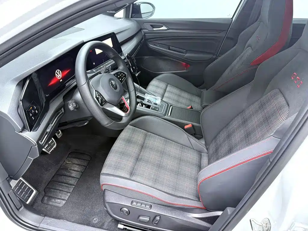 Volkswagen Golf GTI — фото 4
