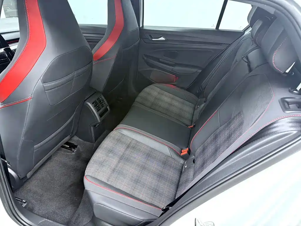 Volkswagen Golf GTI — фото 5