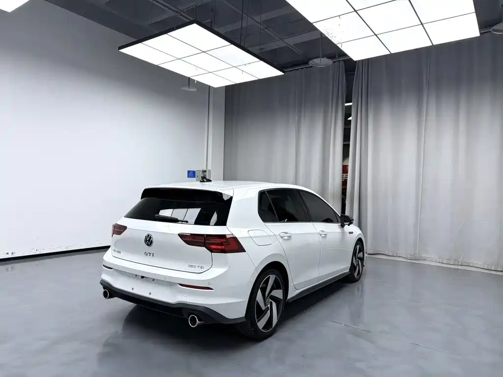 Volkswagen Golf GTI — фото 7