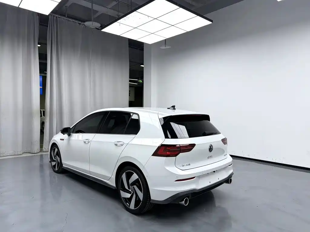 Volkswagen Golf GTI — фото 9